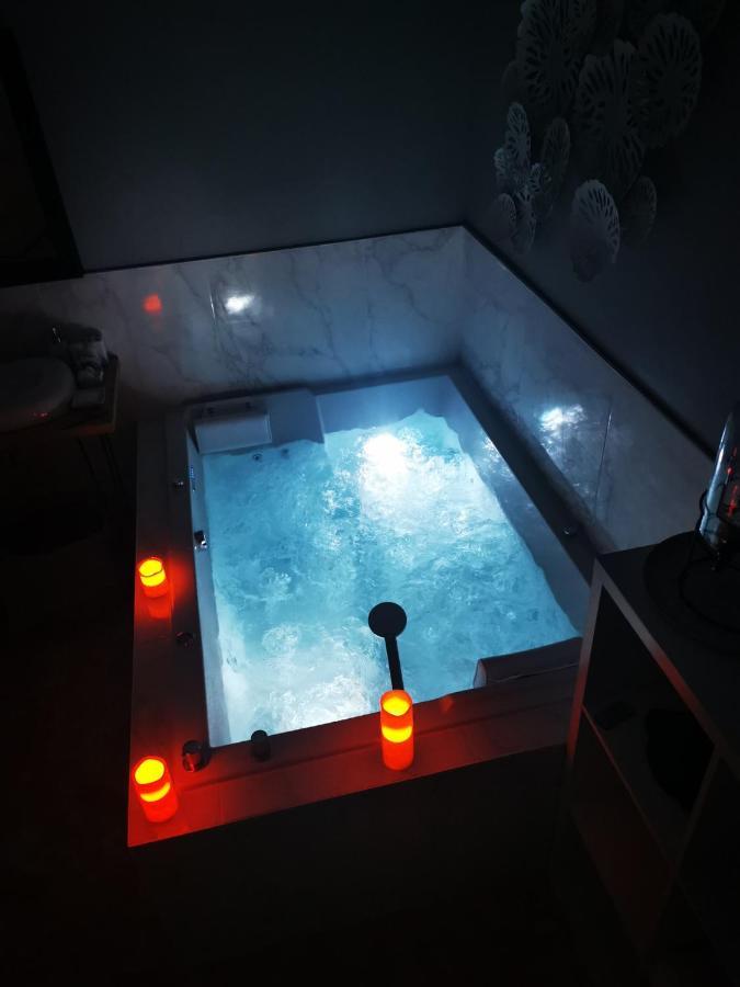 Spabyelleetlui Spa Rouge Ou Bleu 穆斯克龙 外观 照片