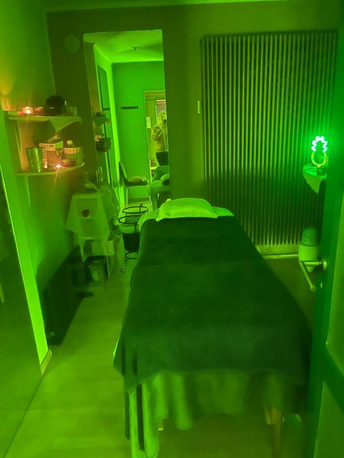 Spabyelleetlui Spa Rouge Ou Bleu 穆斯克龙 外观 照片