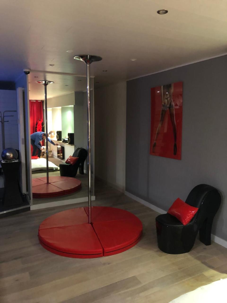 Spabyelleetlui Spa Rouge Ou Bleu 穆斯克龙 外观 照片