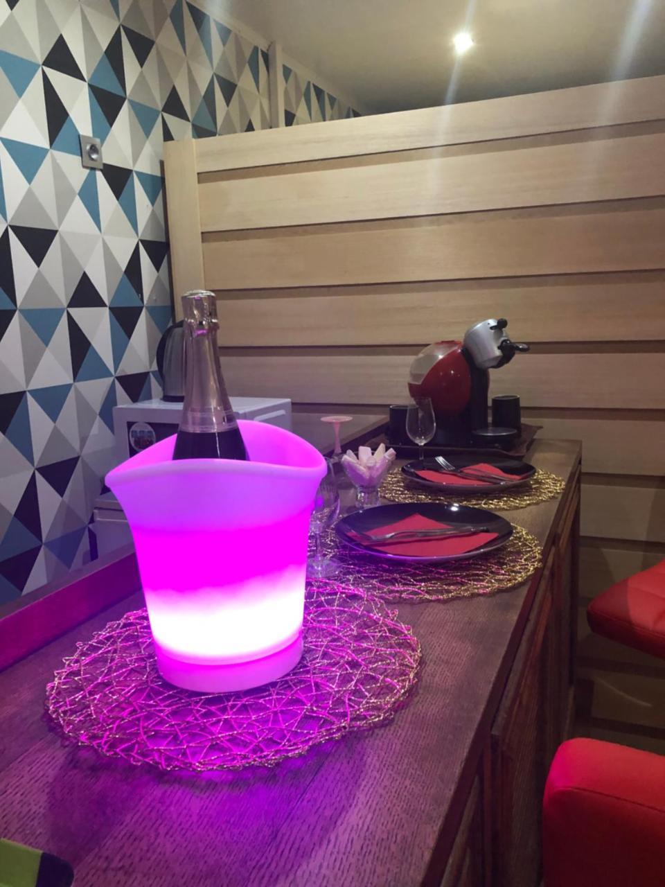 Spabyelleetlui Spa Rouge Ou Bleu 穆斯克龙 外观 照片