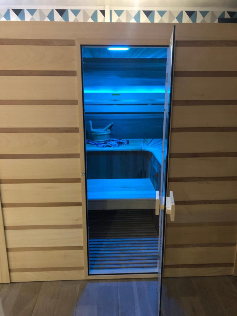Spabyelleetlui Spa Rouge Ou Bleu 穆斯克龙 外观 照片
