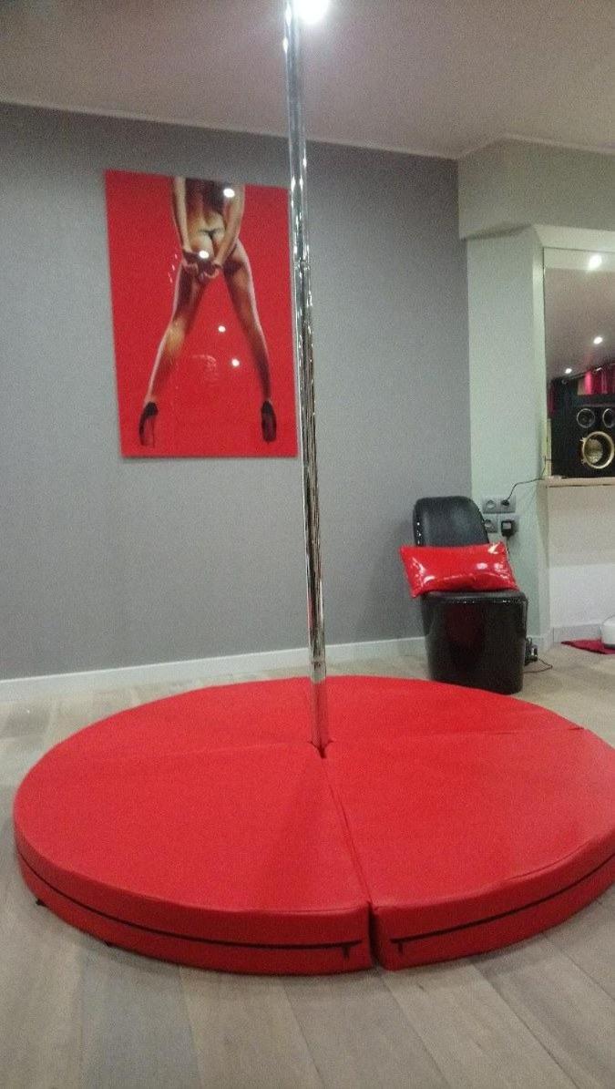 Spabyelleetlui Spa Rouge Ou Bleu 穆斯克龙 外观 照片
