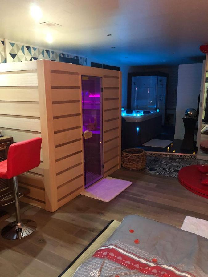 Spabyelleetlui Spa Rouge Ou Bleu 穆斯克龙 外观 照片