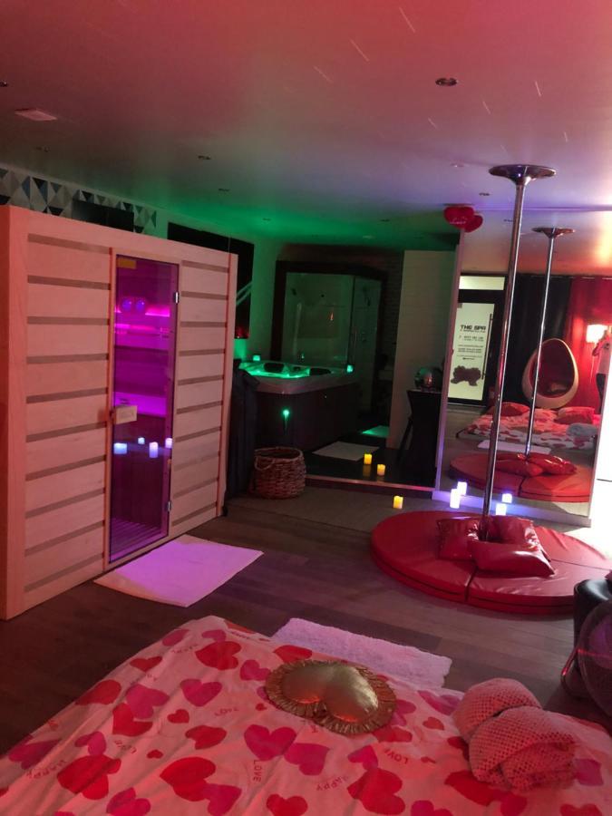 Spabyelleetlui Spa Rouge Ou Bleu 穆斯克龙 外观 照片
